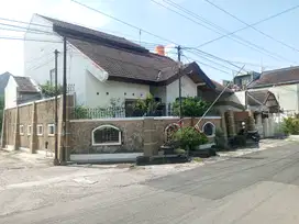Rumah Bagus Strategis Tengah Kota Manahan Banjarsari Solo