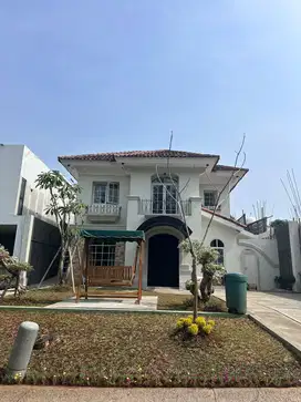 Rumah dengan kolang renang di Cluster Siera Madre Sentul City