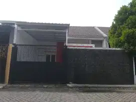 Rumah kos dekat kampus UPN SBY dengan 6 kama