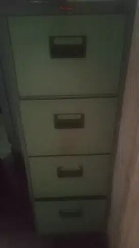 Jual aja nih filling cabinet bekas kantor masih bagus