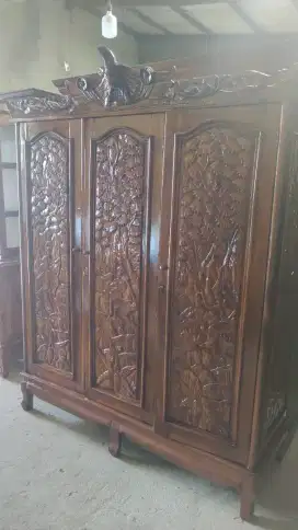 LEMARI PAKAIAN JATI GARUDA