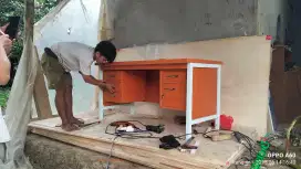 Meja kantor/guru