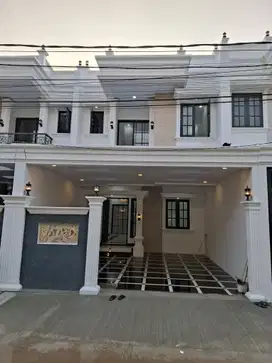 Rumah Classic Mewah Dekat Toll Pasar Rebo Jakarta Timur
