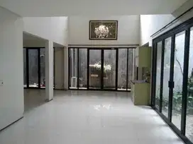 Disewakan Rumah Luas Besar Siap Huni di KBP