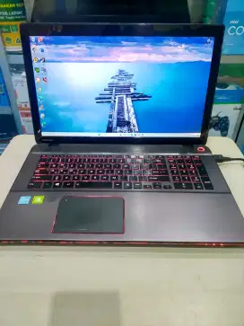 LAPTOP TOSHIBA 17 FHD DUAL VGA NVIDIA i7 16/256 SSD