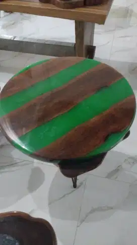 Meja resin kaki fosil kayu kopi