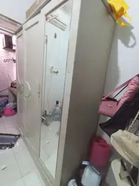 LEMARI 3 PINTU ABU