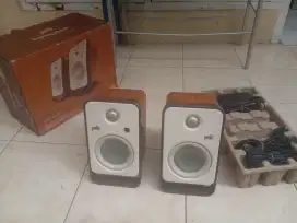 Polk hampden.speaker blueooth.aux,line computer..lengkap.ada minus