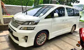 Vellfire Golden eye 2013 istimewa