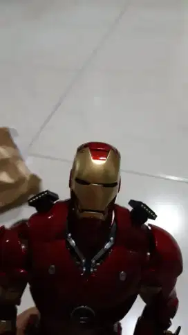 figure iron man jual minus gak ada aksesoris