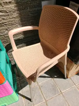 Kursi plastik rotan