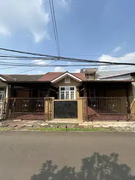 Sewa Rumah Siap Huni Nusaloka BSD Rapih 2 lantai cocok buat kantor