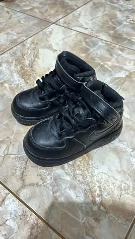 Sepatu Anak Nike Air Force 1 Mid Black