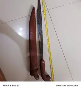 mandau tua apa adanya seoerti gambar