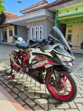 DIJUAL ZX25R ABS SE WARNA HITAM RED CHASSIS TAHUN 2020