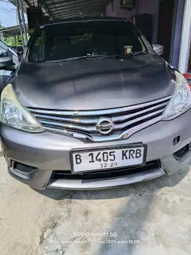Di jual mobil grand Livina siap pakai