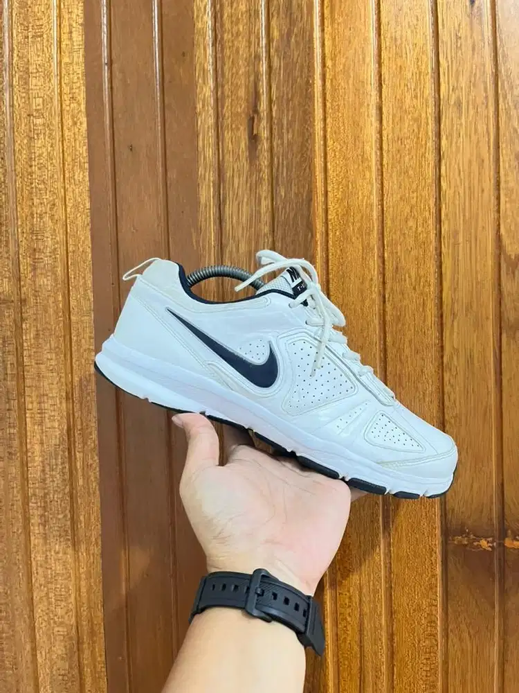 Nike T-Lite XI second