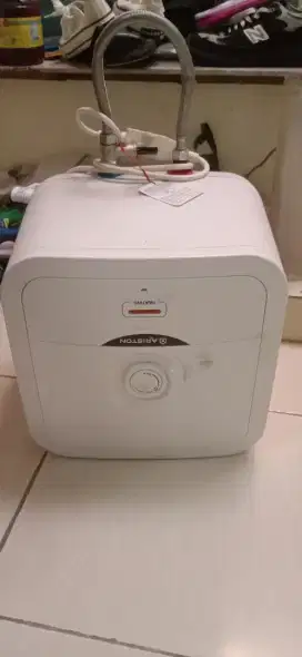 Di jual water heater/ pemanas air bekas