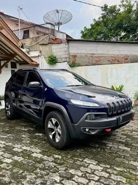 Jeep cheeroke trailhawk 2.4 AT tahun 2015 Rp 229Jt
