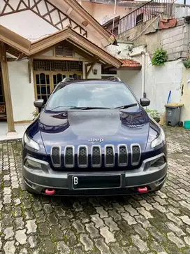 Jeep cheeroke trailhawk 2.4 AT tahun 2015 Rp 229Jt