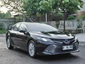 TOYOTA CAMRY HYBRID AT 2019 HITAM LENGKAP ISTIMEWA
