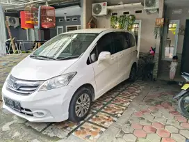 Honda freed 2015 putih