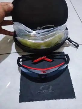 Kaca mata Oakley