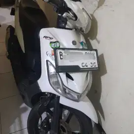 Mio smile [putih ] 2010 ss lengkap (hidup sdh plat putih)