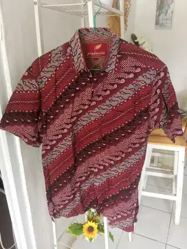 Kemeja batik lengan pendek size S ( Ukuran lokal sama dengan L )