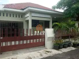 DISEWAKAN – RUMAH FULL FURNISHED DEKAT TUGU JOGJA – JL MONJALI