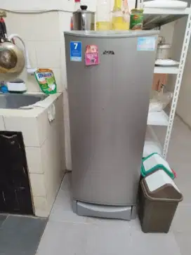 Kulkas Aqua 1 pintu