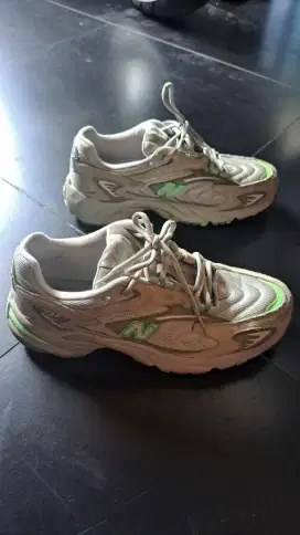 Sepatu NB 725  EU 42