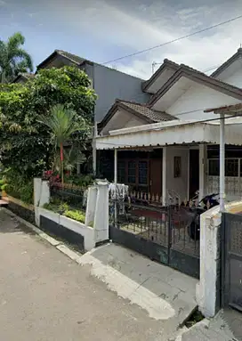 Rumah Lama Terawat Siap Huni Lokasi Strategis di Kembar Sriwijaya.