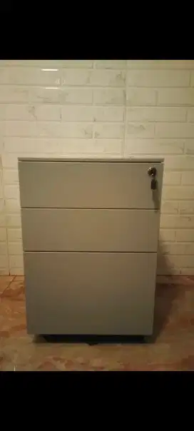 drawer besi Ada 10
