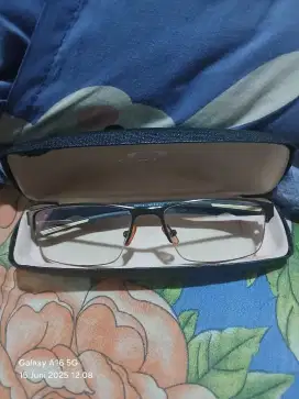 Kacamata emperio armani