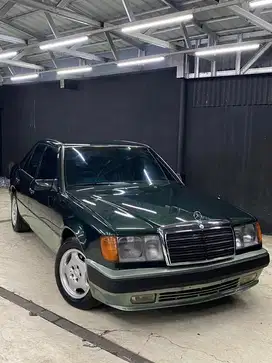 Mercedes Benz W124 300E M/T Tahun 1990