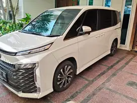 Toyota Voxy 2022 Bensin