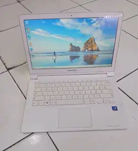 Jual laptop Layar sentuh
