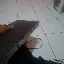 2 DVD players funsional lengkap dengan DVD Casette
