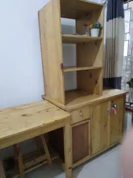 Di jual meja kursi plus etlase kayu..