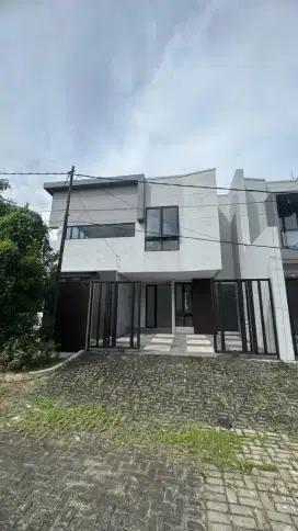 Dijual Rumah Scandinavian Gayung Kebonsari Besar