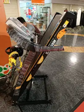 Treadmill elektrik jumbo 4fungsi bekas display toko