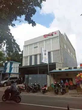 Dijual Gedung Kantor Luas, Bagus dan Strategis di Meruya Utara Jakbar