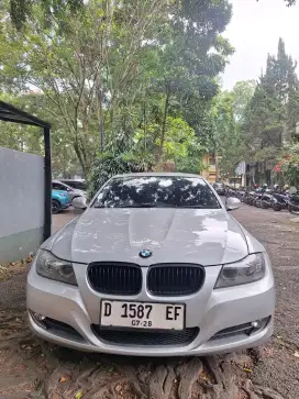 BMW 320i (2010)