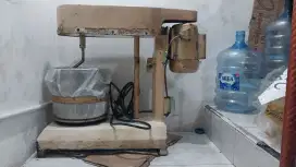 Mesin pengaduk adonan roti