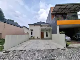 HUNIAN MODERN SIAP HUNI DI KAWASAN ELIT SELATAN KAMPUS UII JAKAL