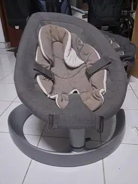 Nuna Leaf grow bouncer