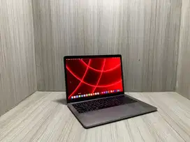 MacBook Pro 13 Inch 2017 TB 8/256 GB