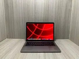MacBook Pro 13 Inch 2017 TB 8/256 GB