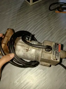 Mesin Router Profil Makita